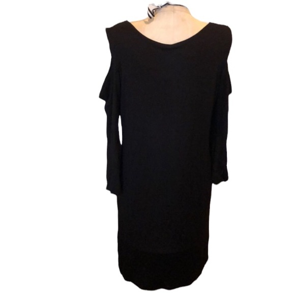 Black open shoulder bell sleeved dress size 2x - Picture 5 of 5